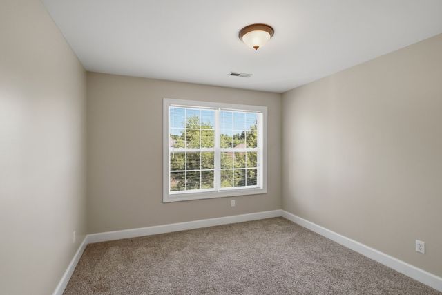 1046 Island Brook Dr, Hendersonville, TN 37075