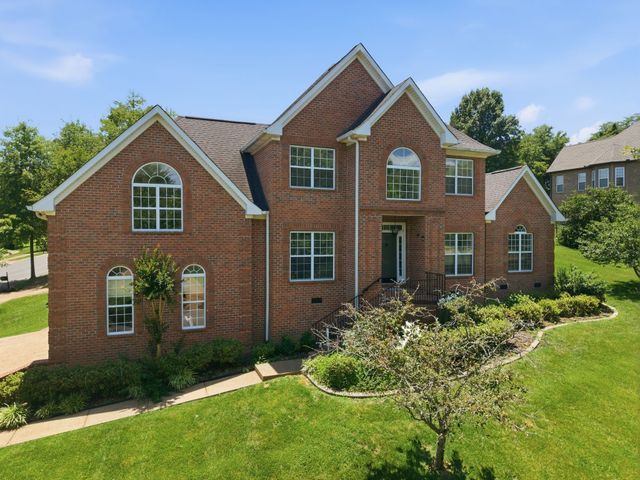 1046 Island Brook Dr, Hendersonville, TN 37075