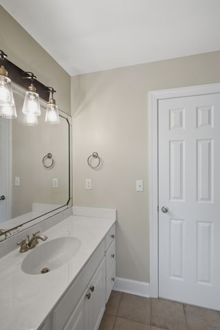1046 Island Brook Dr, Hendersonville, TN 37075