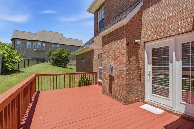 1046 Island Brook Dr, Hendersonville, TN 37075