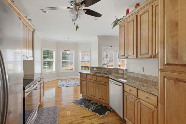 1046 Island Brook Dr, Hendersonville, TN 37075