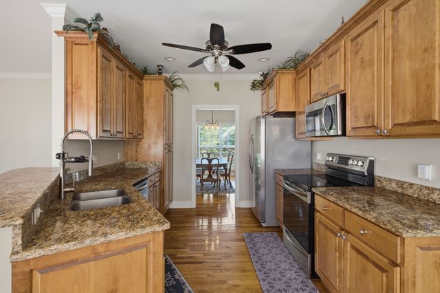 1046 Island Brook Dr, Hendersonville, TN 37075