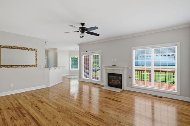 1046 Island Brook Dr, Hendersonville, TN 37075