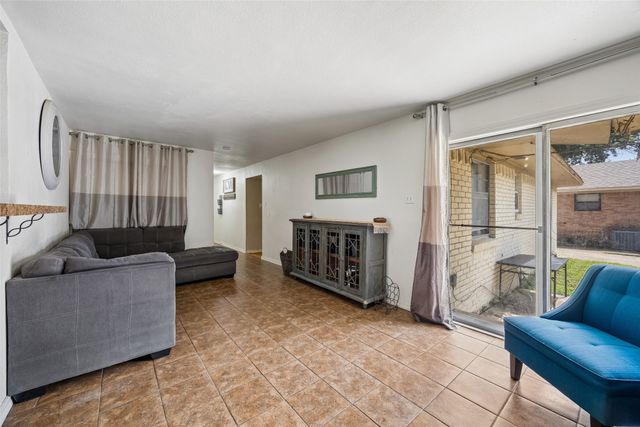 132 W Kenwood Drive, Garland, TX 75041