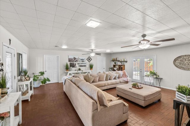 1106 Oriole Lane, Wharton, TX 77488