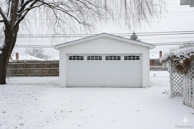 24643 Lambrecht Avenue, Eastpointe, MI 48021