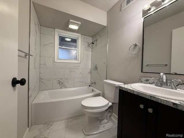 24643 Lambrecht Avenue, Eastpointe, MI 48021