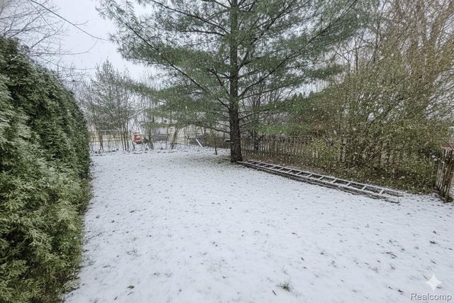 24643 Lambrecht Avenue, Eastpointe, MI 48021