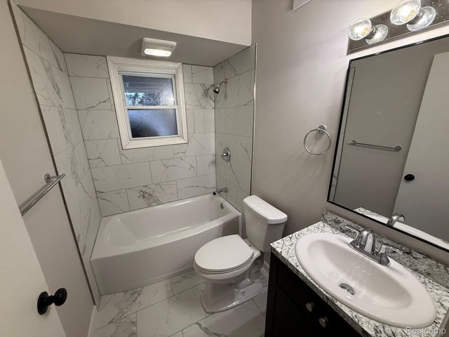 24643 Lambrecht Avenue, Eastpointe, MI 48021