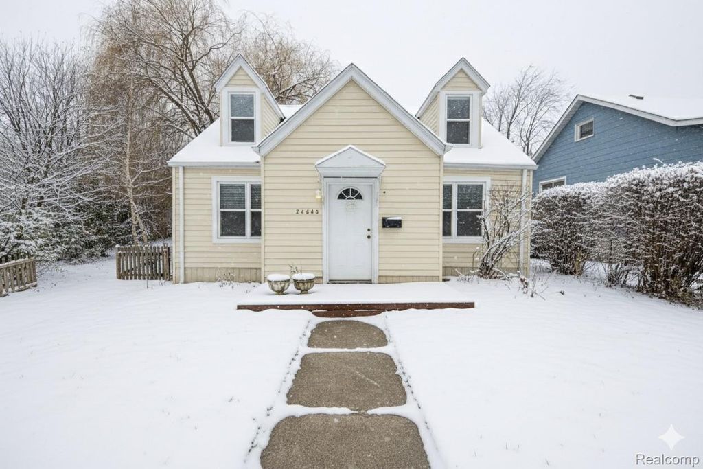 24643 Lambrecht Avenue, Eastpointe, MI 48021