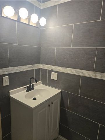 6 Lake Vista Court, Lake Villa, IL 60046