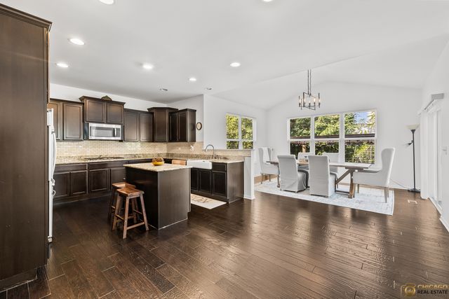 6 Lake Vista Court, Lake Villa, IL 60046