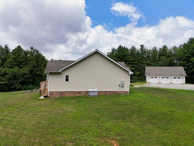 322 Timberline RD SE, Copper Hill, VA 24079