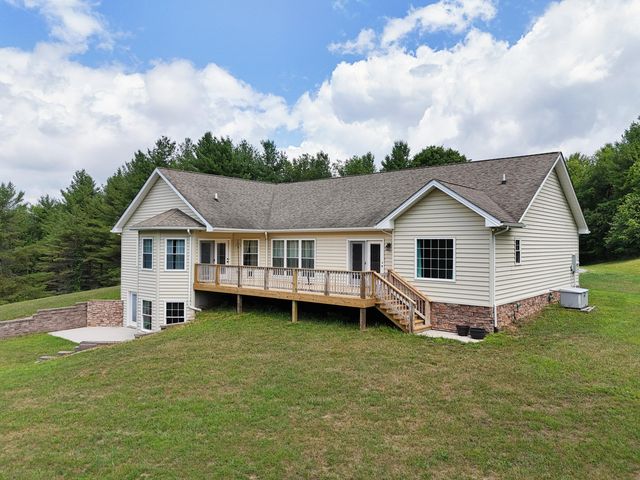322 Timberline RD SE, Copper Hill, VA 24079