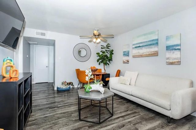 4400 Memorial Drive 3-1028, Houston, TX 77007