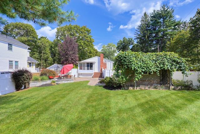 8 Woodland Pkwy, Randolph, MA 02368