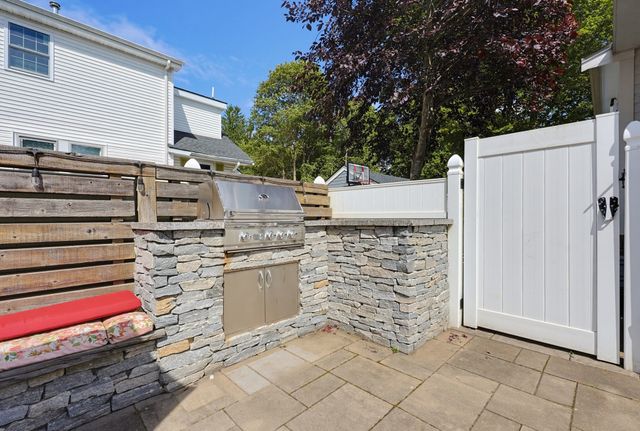 8 Woodland Pkwy, Randolph, MA 02368