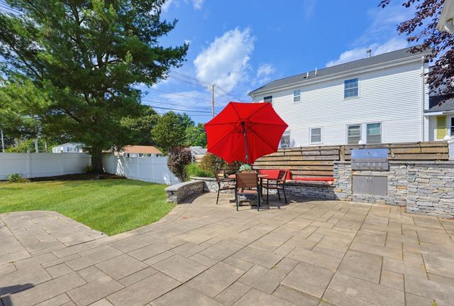 8 Woodland Pkwy, Randolph, MA 02368