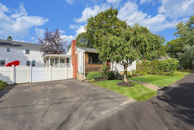 8 Woodland Pkwy, Randolph, MA 02368