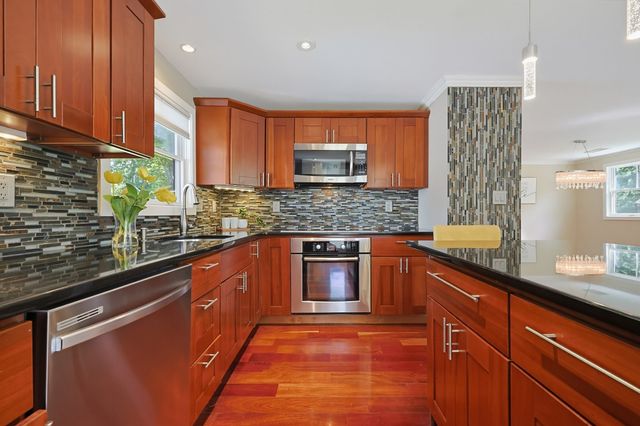 8 Woodland Pkwy, Randolph, MA 02368