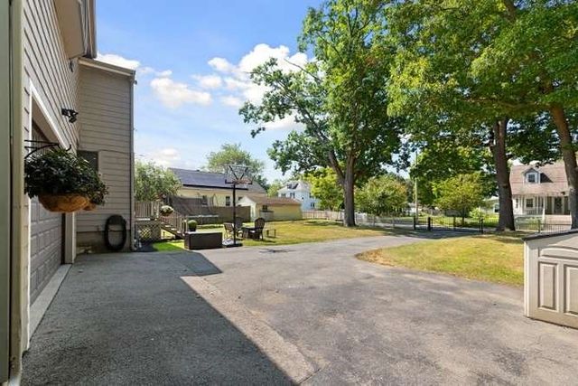 40 Hillside Ave, Beverly, MA 01915