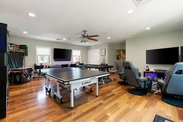 40 Hillside Ave, Beverly, MA 01915