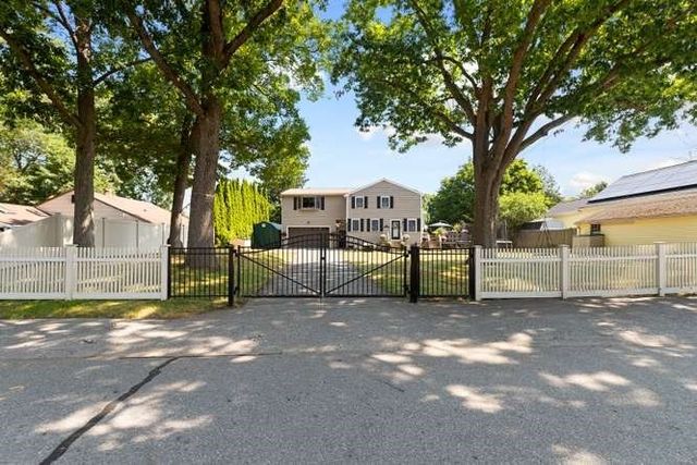 40 Hillside Ave, Beverly, MA 01915