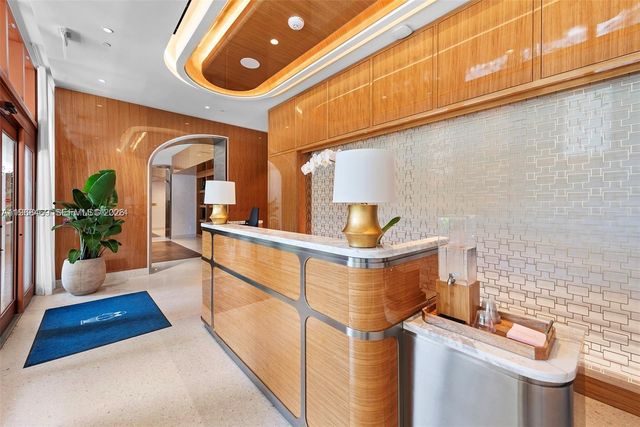 2678 Tigertail 808, Miami, FL 33133