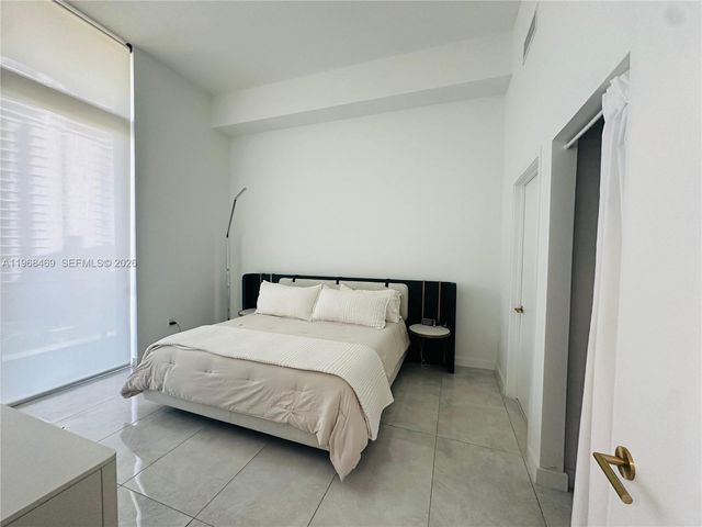 2678 Tigertail 808, Miami, FL 33133