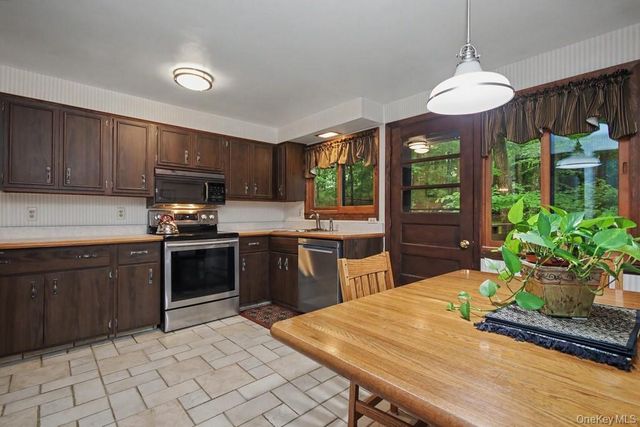 59 Cuddy Road, Mahopac, NY 10541