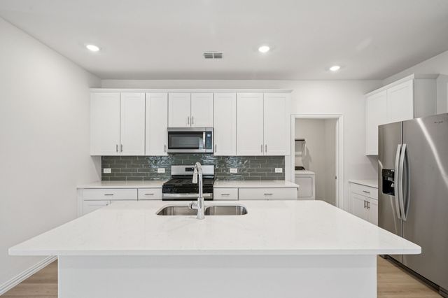 812 Leavenworth Drive, Princeton, TX 75071