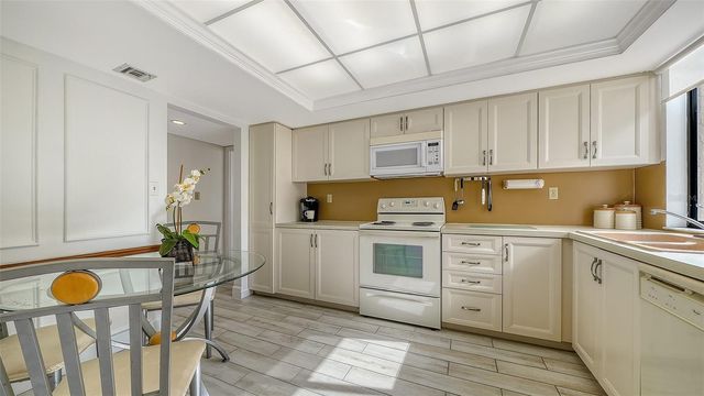 6287 MIDNIGHT PASS ROAD 103, Sarasota, FL 34242