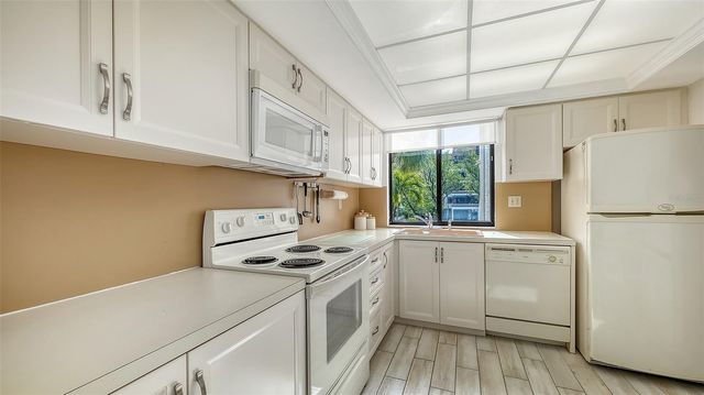 6287 MIDNIGHT PASS ROAD 103, Sarasota, FL 34242