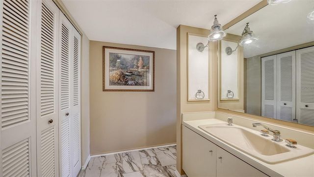 6287 MIDNIGHT PASS ROAD 103, Sarasota, FL 34242
