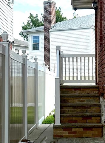 141- 33 255th Street Second Floor, Rosedale, NY 11422