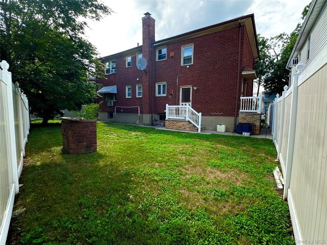 141- 33 255th Street Second Floor, Rosedale, NY 11422