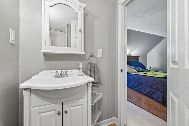 3236 Central Dr, South Park, PA 15332