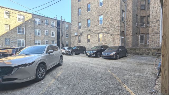 2937 N Clark Street 101, Chicago, IL 60657