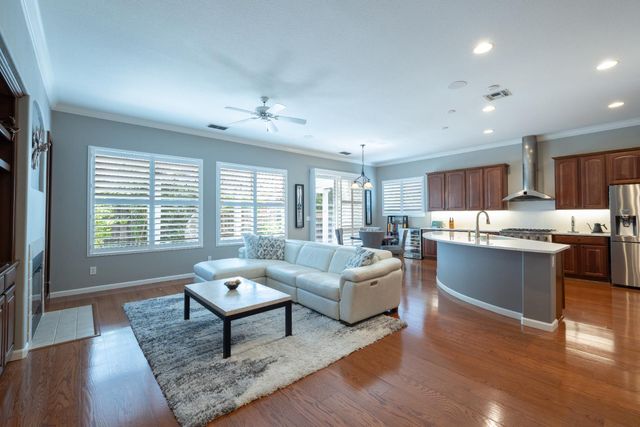 220 Cashman Cir, Sacramento, CA 95835