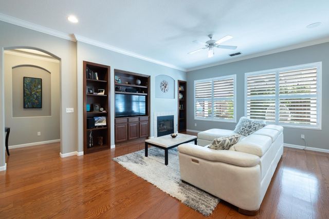 220 Cashman Cir, Sacramento, CA 95835