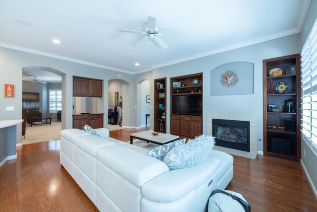 220 Cashman Cir, Sacramento, CA 95835
