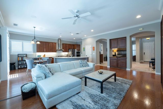220 Cashman Cir, Sacramento, CA 95835