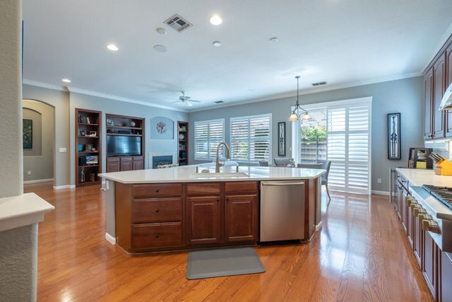 220 Cashman Cir, Sacramento, CA 95835