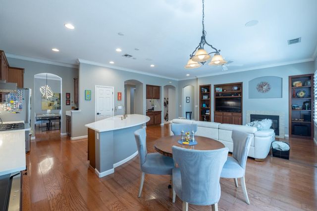 220 Cashman Cir, Sacramento, CA 95835