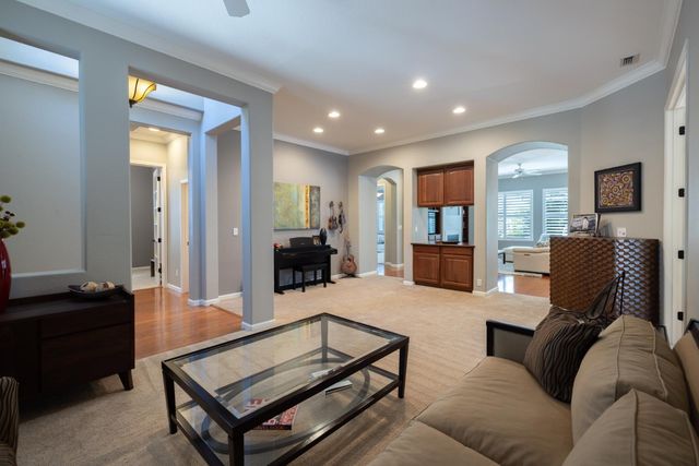 220 Cashman Cir, Sacramento, CA 95835