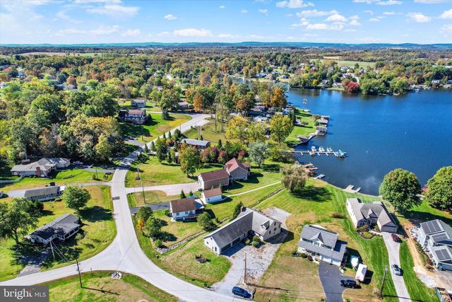 400 LAKE MEADE DR, East Berlin, PA 17316