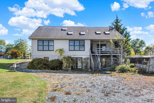 400 LAKE MEADE DR, East Berlin, PA 17316