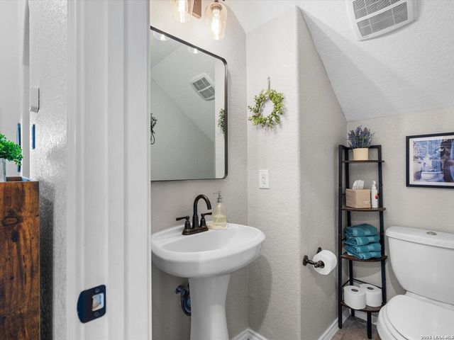 512 WAGON WHEEL WAY, Cibolo, TX 78108