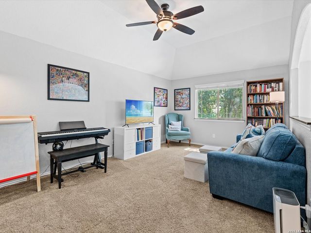 512 WAGON WHEEL WAY, Cibolo, TX 78108