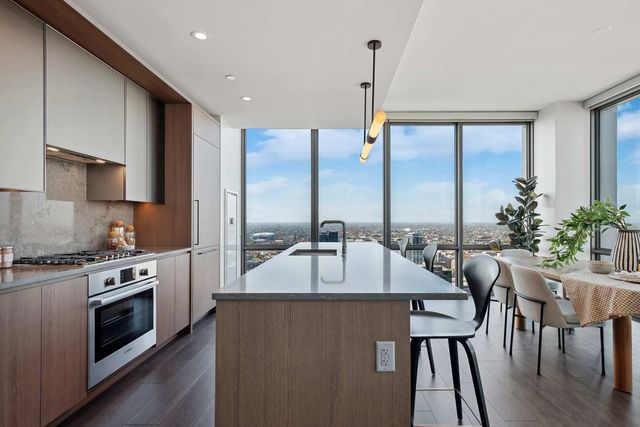 164 N Peoria Street 3802, Chicago, IL 60607